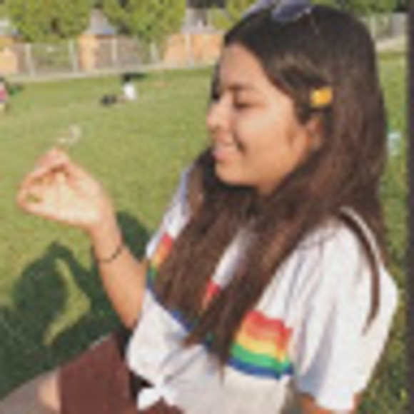 Meet your Posher, Monica - Picture 1 of 1